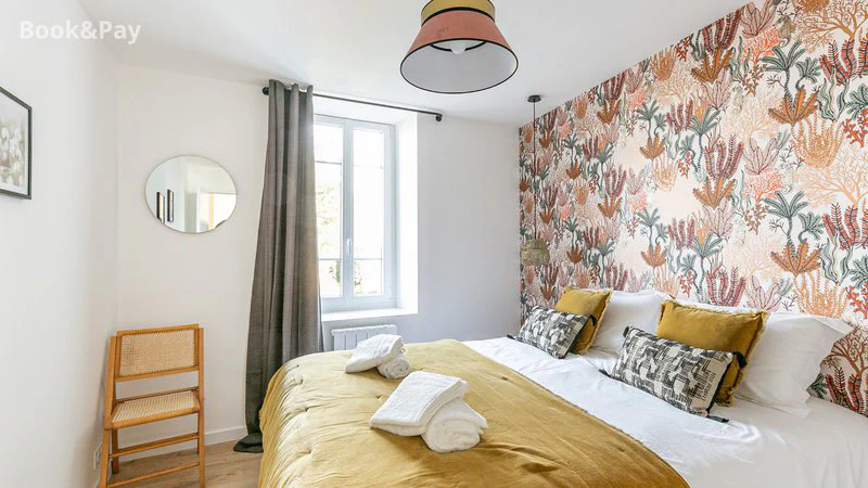 Chambre avec lit double de l'appartement Callot, Carantec