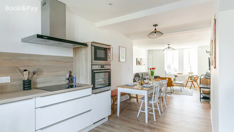 Cuisine équipée de l'appartement Callot, Carantec
