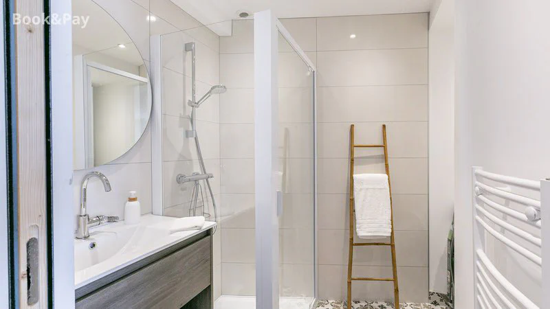 Salle de bain de l'appartement Callot à Carantec